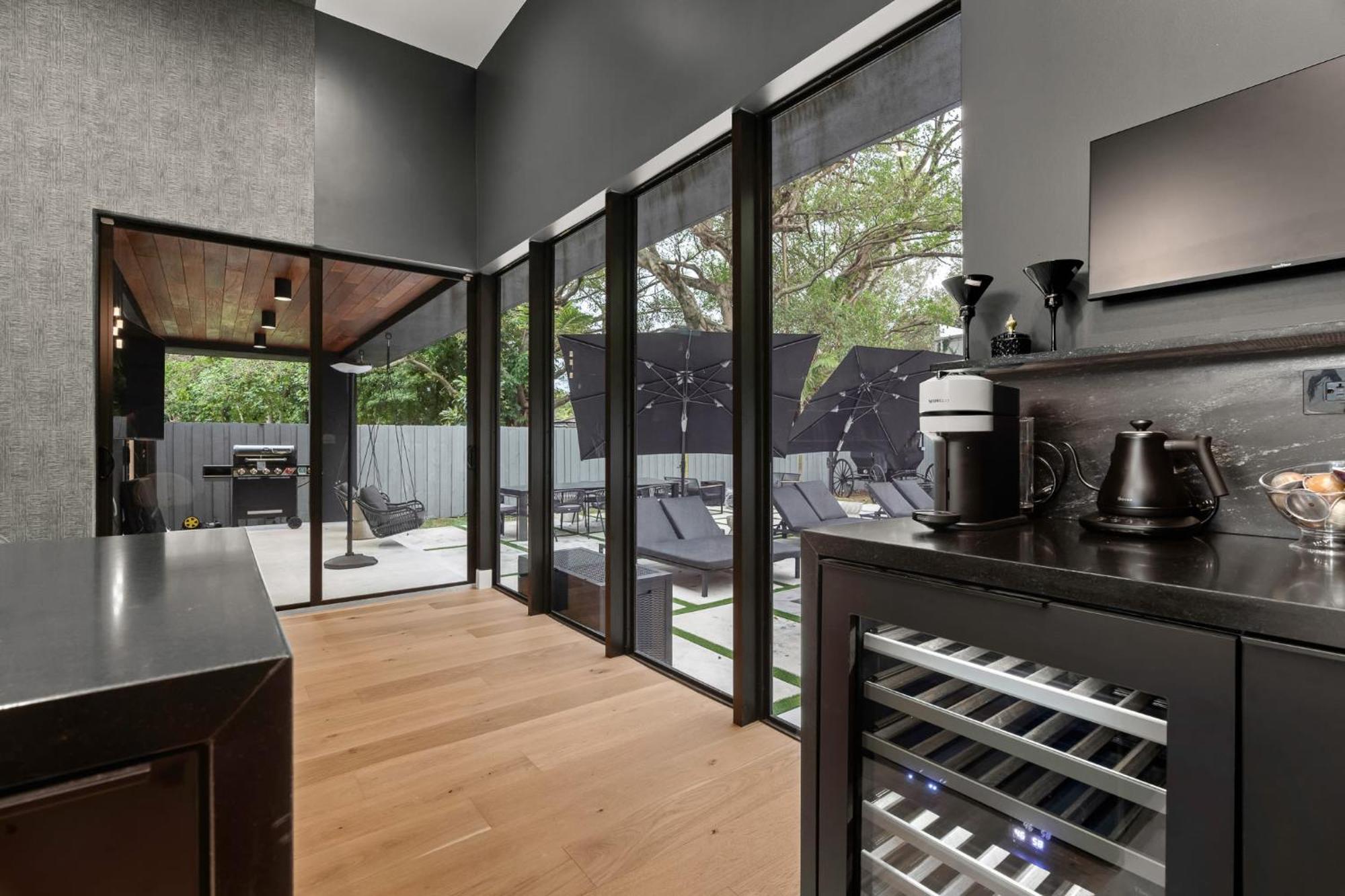 Stylish New W Heated Pool Maximalist Holiday home Miami
