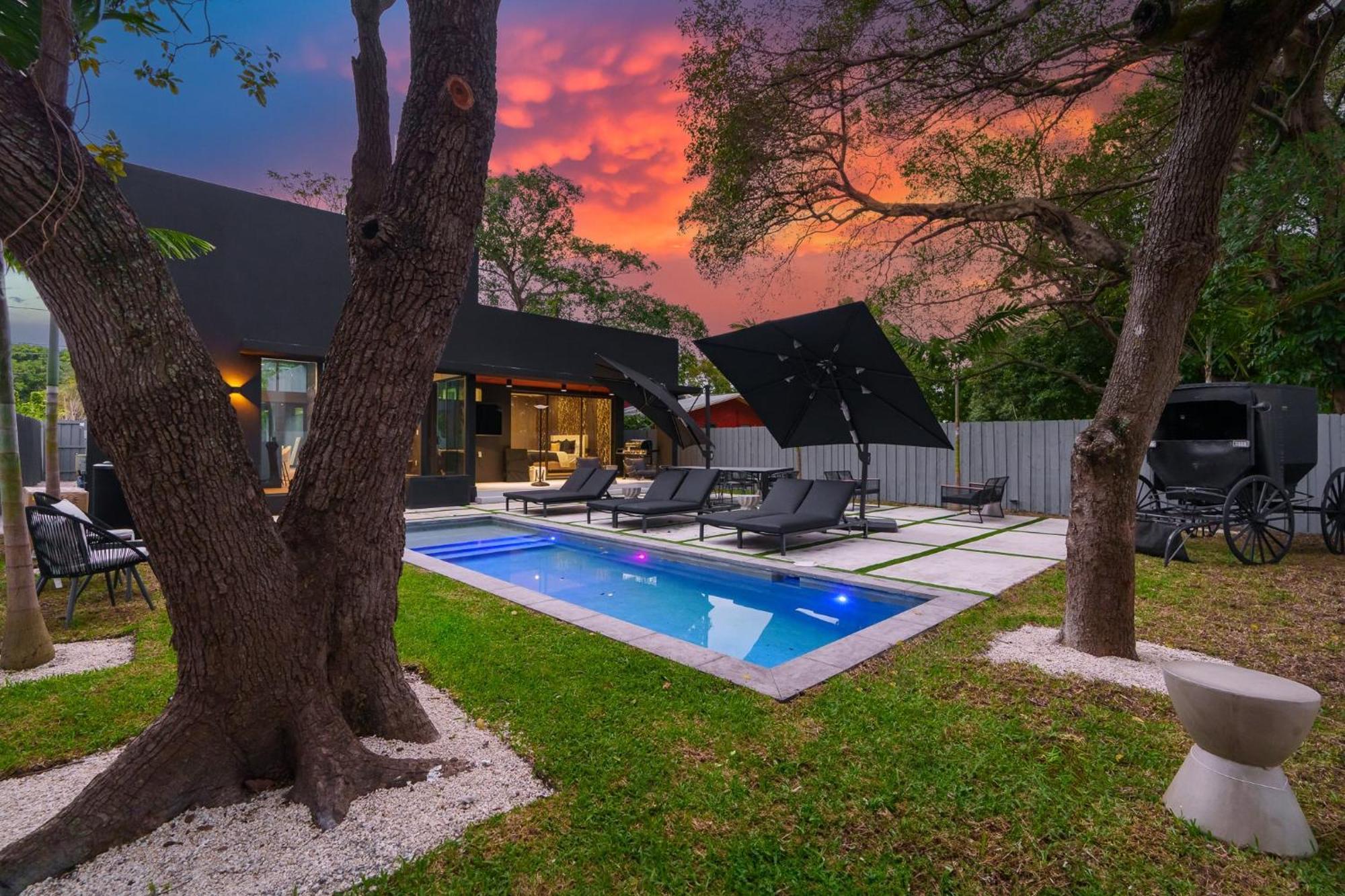 Holiday home Stylish New W Heated Pool Maximalist *